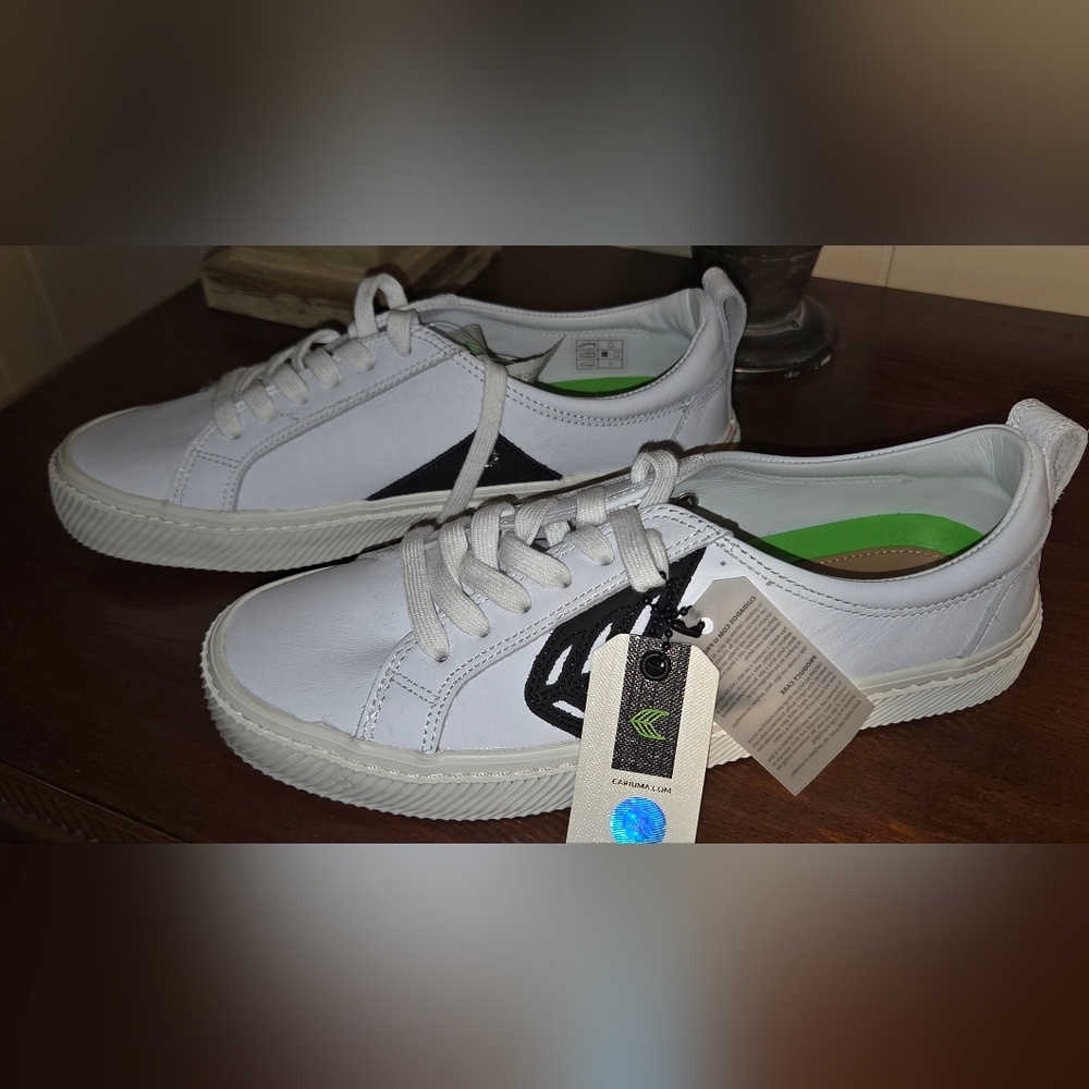 Cariuma Sneakers